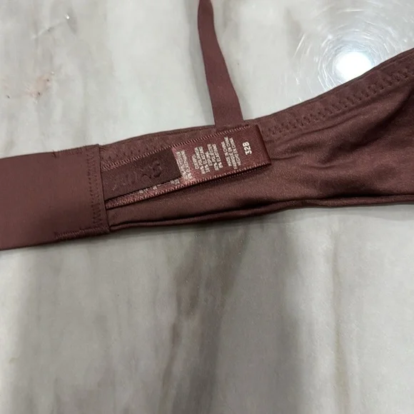Skims Body Wireless Push Up Bra 32 B NWOT - Picture 3 of 4